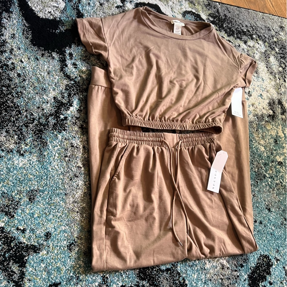 NWT! SHOSHO - matching tan crop top & joggers, size S, in perfect condition